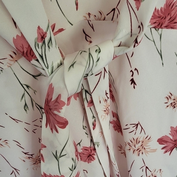 Plain Keyhole Knotted Front Floral Ruffle Sleeve Blouse - Picture 4 of 8